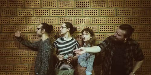 Obyvatel\u00e9 cihlov\u00e9ho domu (k\u0159est) | Plum Dumplings