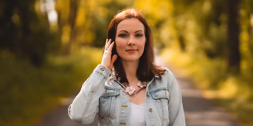 MUSIK IM KORB - Konzert zum Bernauer Wochenmarkt mit Denise Blum