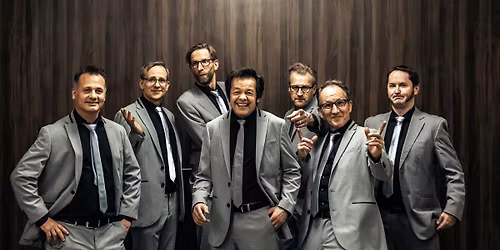 Running Five - Swinging and Rolling around the X-Mas Tree