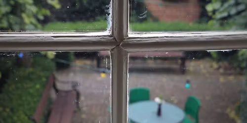 H\u00f8jtl\u00e6sning og h\u00e5ndarbejde i Fredshaven