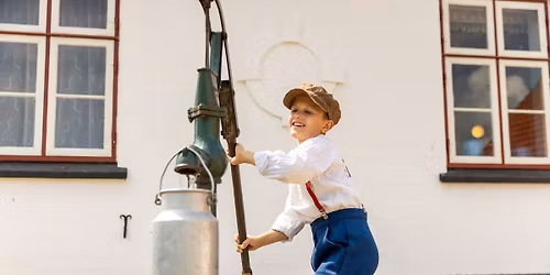 Ud i det bl\u00e5 (Nyvangs sommerferieaktiviteter)