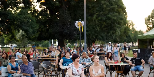 B\u00e1tori Korz\u00f3:  Id\u0151utaz\u00f3k & Acoustic Guitar Caffe