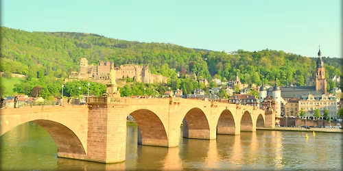 Ch\u00e0o \u0111\u00f3n \u0111o\u00e0n du l\u1ecbch t\u1eeb Trung Qu\u1ed1c