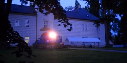 Letn\u00ed kino v z\u00e1meck\u00e9m parku