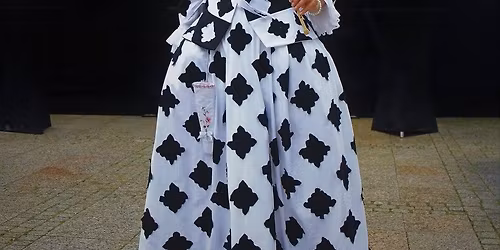 Kost\u00fcmf\u00fchrung: Mit Harlekina zur Venezianischen Messe