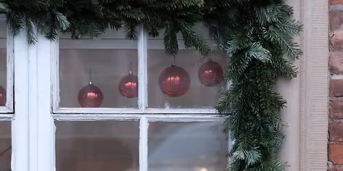 Kunstmarked: Julesalg med kunstb\u00f8ger, litografier og plakater