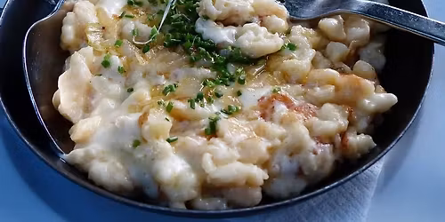 Spatzle (Kasespatzle mit Salat)
