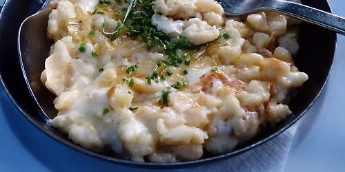 Spatzle (Kasespatzle mit Salat)