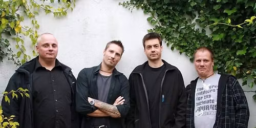 Mammas Pojkar knyter ihop säcken