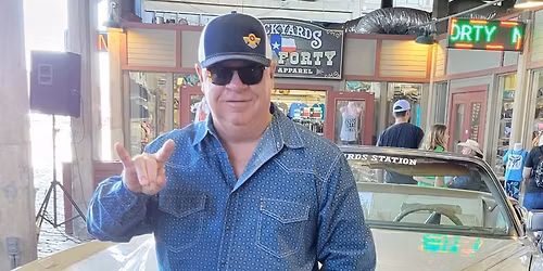 Karaoke and Halloween Costume Contest w\/Jackie Thomas