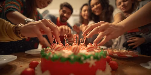 Family Christmas Cake Decorating Competition