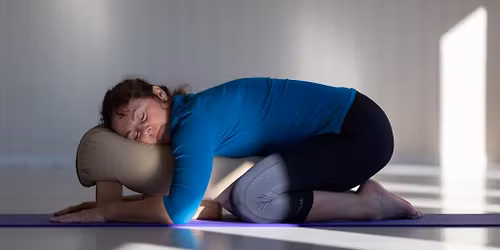 Blissful Monday - Varm Terapeutisk Yoga - Drop In \ud83e\uddd8\u200d\u2640\ufe0f\ud83e\uddd8\u200d\u2642\ufe0f\ud83d\ude4f