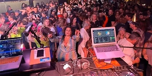 The 90s VS 00s Y2K Jam - DJs D.M.X & Kevin Seitz -Balloons & more Balloons!