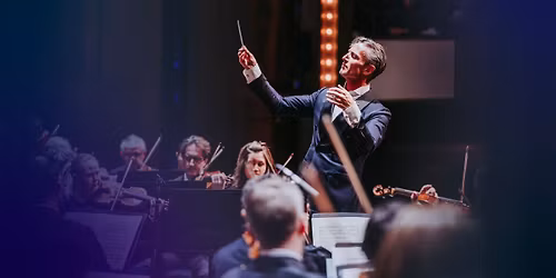 Shelley conducts Mahler's "Resurrection" \/ dirige la \u00ab R\u00e9surrection \u00bb de Mahler