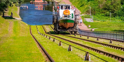 \ud83e\udd73\u26f4\ufe0f\ud83c\udf1e CZERWCOWY WEEKEND DLA SINGLI W ELBL\u0104GU z Rejsem Kana\u0142em Elbl\u0105skim - Statkiem po trawie