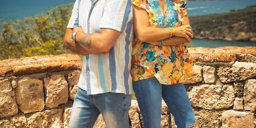 Live music by Kelsey & Lisa