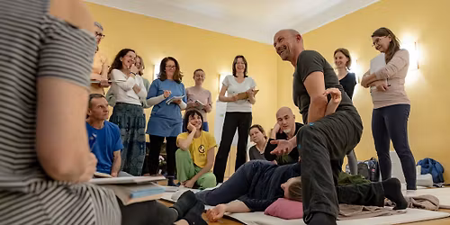 Shiatsu tov\u00e1bbk\u00e9pz\u00e9s Mike Mandl (B\u00e9cs) vezet\u00e9s\u00e9vel