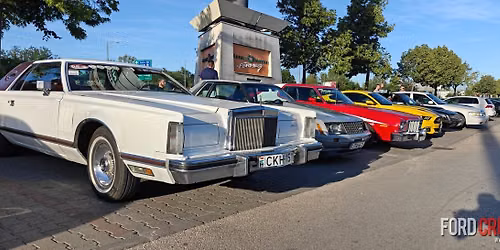Ford Cruising T\u00f6rzsasztal, okt\u00f3ber