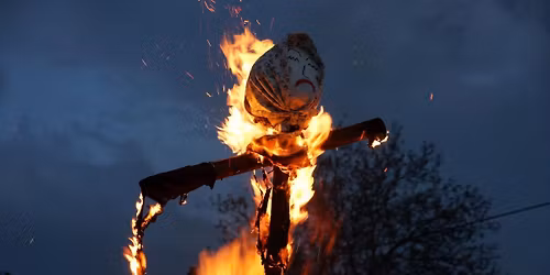 P\u00e1len\u00ed \u010darod\u011bjnic a stav\u011bni m\u00e1ja