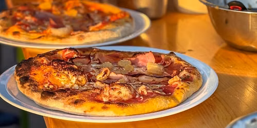 Regionale Pizza aus dem Holzofen & Live Musik - Hocky