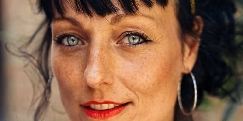 Een zwerftocht van rouw. Lara Taveirne over "Wolf" en haar zoektocht naar licht in het duister.