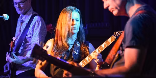 Sunday afternoon at the Union - Remnants supporting Joeys Coop