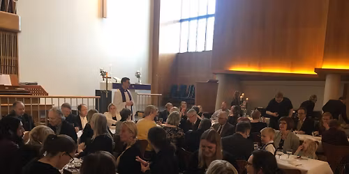 Sk\u00edrdagur: Messa og m\u00e1lt\u00ed\u00f0 \u00ed kirkjunni