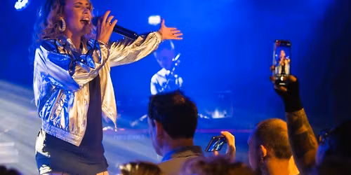 Rock\/Pop ANNA DAVID p\u00e5 Bar1841 Ahlgade 47D Holb\u00e6k 30 april Tapas menu kl. 18 Koncert kl. 20.30