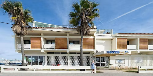 From Bauhaus to Beach House \u2014 Guided Tour \u00b7 Faro Island (1h30)