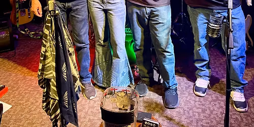 Smuggler\u2019Z Live at Ale Rae\u2019s! 