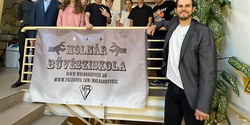 B\u0170V\u00c9SZTANONCOK ESTJE