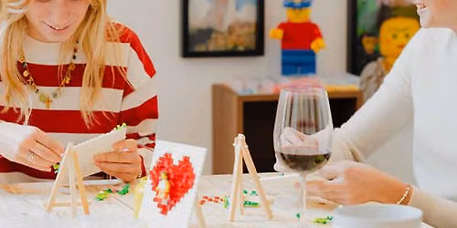 Brick Room Paris : Assemble et repars avec une figurine unique, des accessoires, une plaque, un chevalet et un d\u00e9cor \u00e0 ton image !