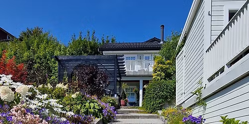 \u00c5pen hage med marked og kaf\u00e9 i Kleppest\u00f8