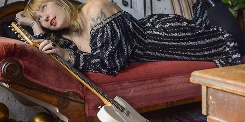 AC Sapphire with Mira Stanley and Trinity Jane in the Round.