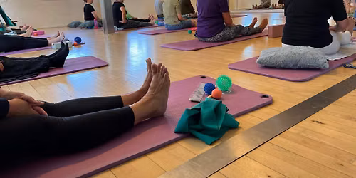 Happy Feet - Yoga for f\u00f8dderne - INKL afsluttende fodpleje