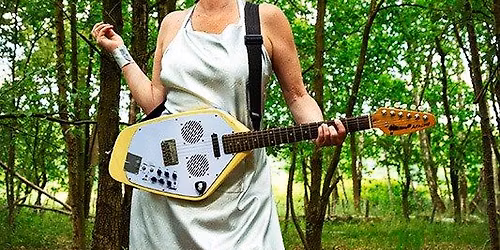 Bernadette La Hengst: \u201eWarum ich so laut singen kann\u201c \/ Lesung und Konzert