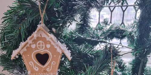 Festive chat and craft: Gingerbread houses
