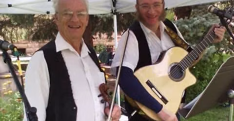 Live music: The Twaynes