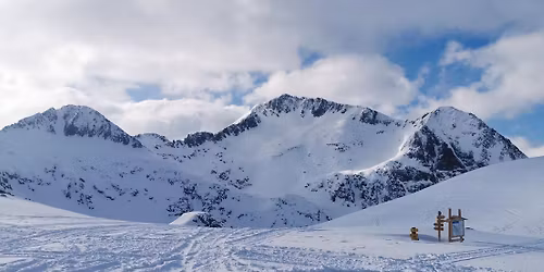 Връх Каменица и Тевно езеро през Март

