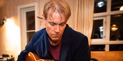 Claes Phil \u00e5terv\u00e4nder till Utopia