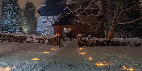 Joulutulet Messukyl\u00e4n Vanhassa Kirkossa