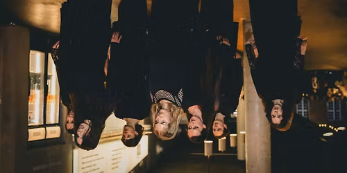 UPSIDE DOWN - Unikum Dansekompagnis forestilling