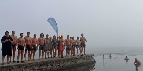 04\/11 Szezonz\u00e1r\u00f3 hidegf\u00fcrd\u0151z\u00e9s a Balatoni Jegesmedv\u00e9kkel 