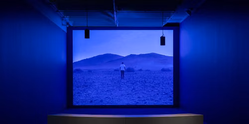 Visning p\u00e5 persiska: Bouchra Khalili p\u00e5 Malm\u00f6 Konsthall