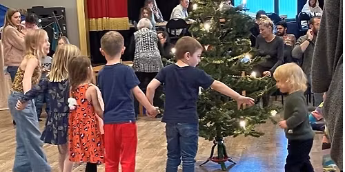 Julgransplundring med \u00d6rby villaf\u00f6rening och \u00d6rby scoutk\u00e5r