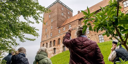 Walk'n'Talk: N\u00e5r arkitektur fort\u00e6ller historie