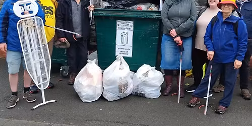 Casglu Sbwriel - Litter Picking (Clock Tower)