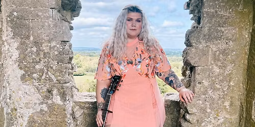 Issy Somers - Live at Steam Town 