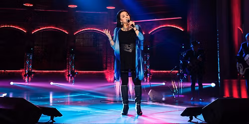 Crystal Gayle in concert