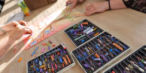 Arteterapeutick\u00fd workshop: Tvo\u0159it, objevovat a sd\u00edlet: \u00davod do arteterapie